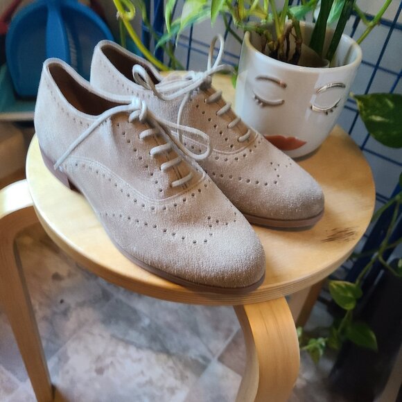 Comfortable Oxfords - Picture 1 of 3